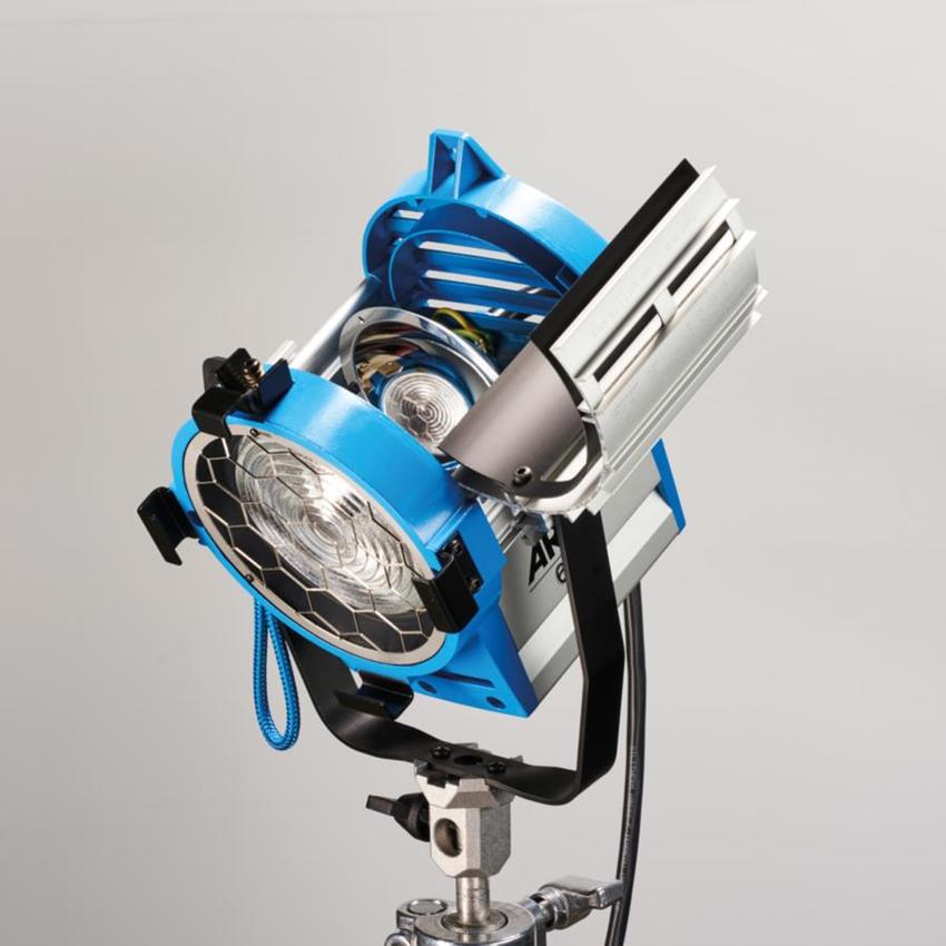 ARRI 650 PLUS, 650W, MAN, blau/silber Schuko, Kabel 3m, 4-FT, FFR, 220-250V *Product Runout