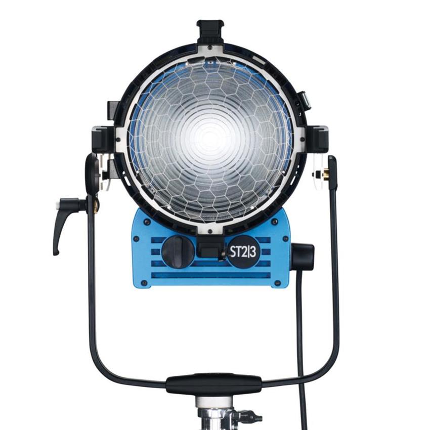 ARRI True Blue ST2/3, Studio, 2000W, MAN, blau/silber, Schuko, Kabel 1.5m, 4-FT, FFR, 220-250V