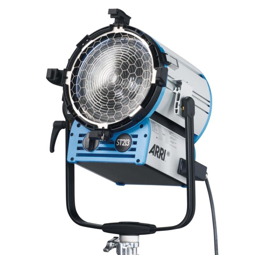 ARRI True Blue ST2/3, Studio, 2000W, MAN, blau/silber, Schuko, Kabel 1.5m, 4-FT, FFR, 220-250V