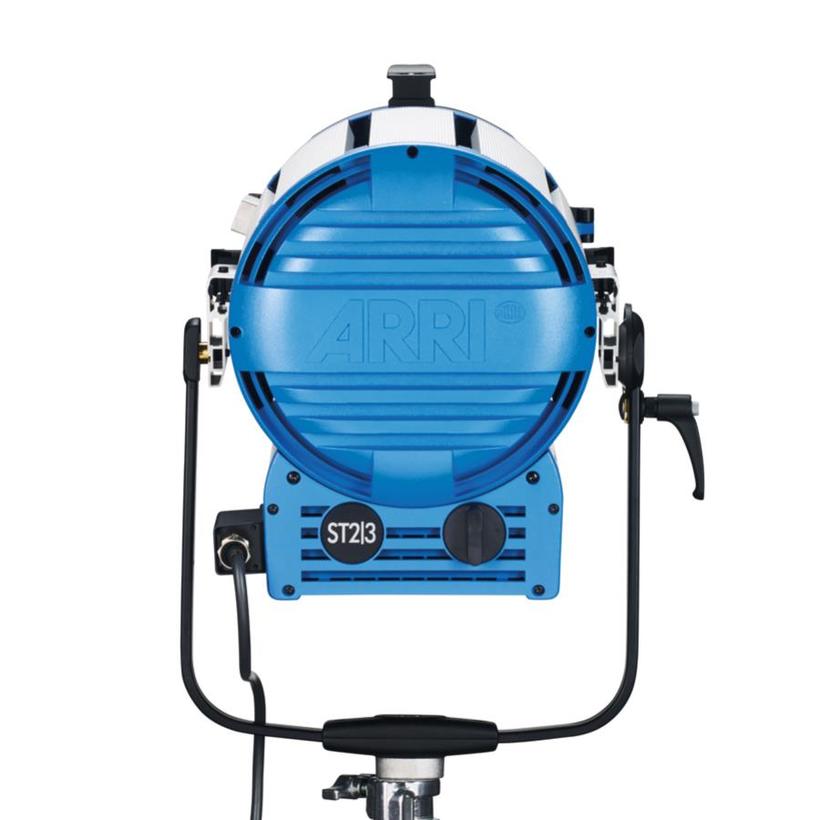 ARRI True Blue ST2/3, Studio, 2000W, MAN, blau/silber, Schuko, Kabel 1.5m, 4-FT, FFR, 220-250V