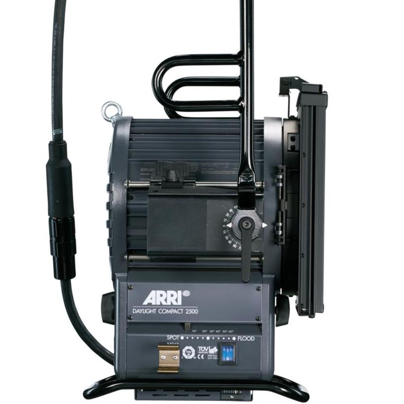 ARRI DAYLIGHT Compact 2500W Theater, Kabell. 0.6m, grau, MAN (manuell bedienbar), Intern. (VEAM), *****ABGEKÜNDIGT!**