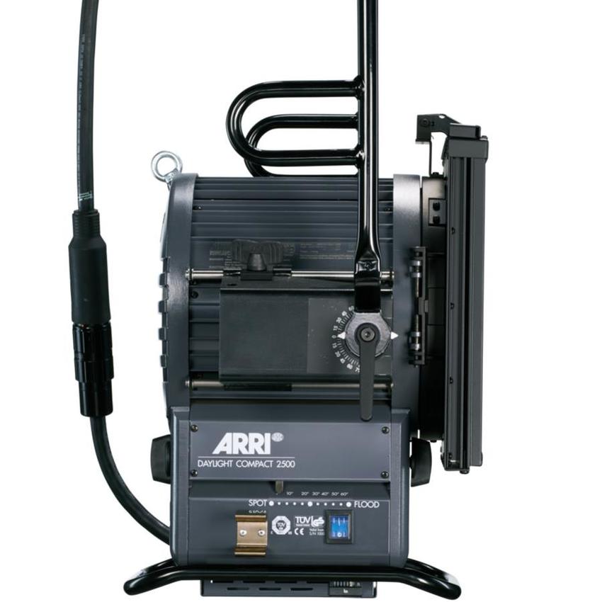 ARRI DAYLIGHT Compact 2500W Theater, Kabell. 0.6m, grau, MAN (manuell bedienbar), Intern. (VEAM), *****ABGEKÜNDIGT!**