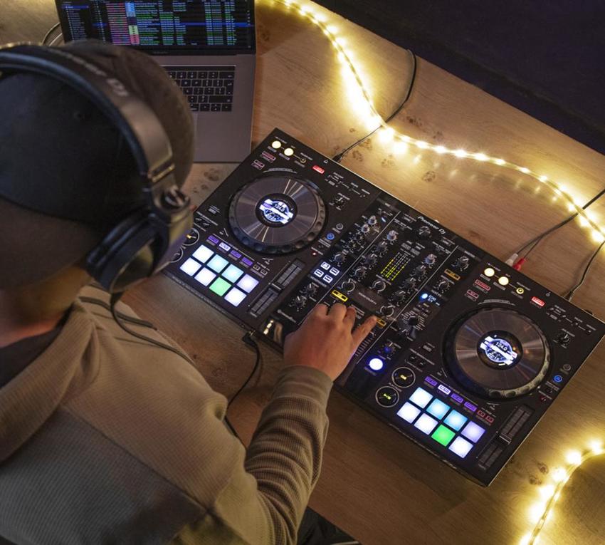 Pioneer DDJ-800, 2 Channel DJ Rekordbox Controller 