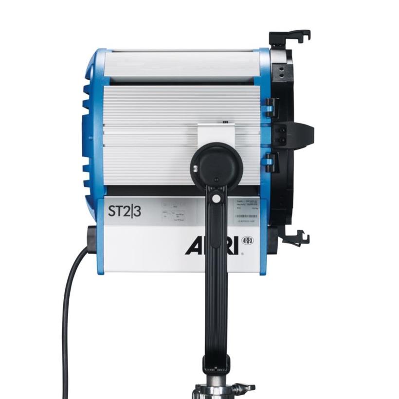 ARRI True Blue ST2/3, Studio, 2000W, MAN, blau/silber, ohne Stecker, Kabel 1.5m, 4-FT, FFR, 220-250V