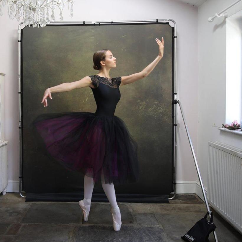 Manfrotto EzyFrame Vintage Olive, 2 x 2,3 m, Hintergrund im Vintage-Stil, Farbe: Olivgrün, inkl. Rahmen und Tasche