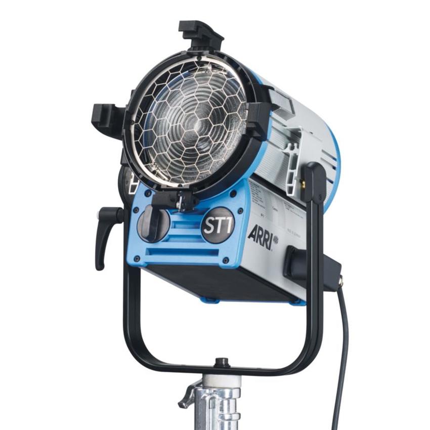 ARRI True Blue ST1, Studio, 1000W, MAN, blau/silber, ohne Stecker, Kabel 1.5m, 4-FT, FFR, 220-250V