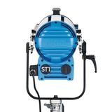 ARRI True Blue ST1, Studio, 1000W, MAN, blau/silber, ohne Stecker, Kabel 1.5m, 4-FT, FFR, 220-250V