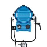 ARRI True Blue ST1, Studio, 1000W, MAN, blau/silber, ohne Stecker, Kabel 1.5m, 4-FT, FFR, 220-250V