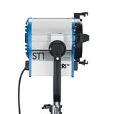 ARRI True Blue ST1, Studio, 1000W, MAN, blau/silber, Schuko, Kabel 1.5m, 4-FT, FFR, 220-250V
