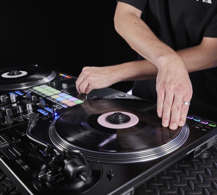 PIONEER Profi-Plattenspieler mit Direktantrieb und DVS-Steuerung (schwarz)