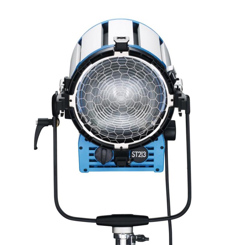 ARRI True Blue ST2/3, Studio, 2000W, MAN, blau/silber, ohne Stecker, Kabel 1.5m, 4-FT, FFR, 220-250V