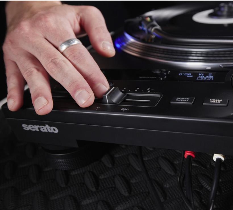 PIONEER Profi-Plattenspieler mit Direktantrieb und DVS-Steuerung (schwarz)