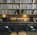 AlphaTheta Euphonia  professioneller 4-Kanal Rotary-Mixer mit Drehreglern und analoger Transformator-Schaltung