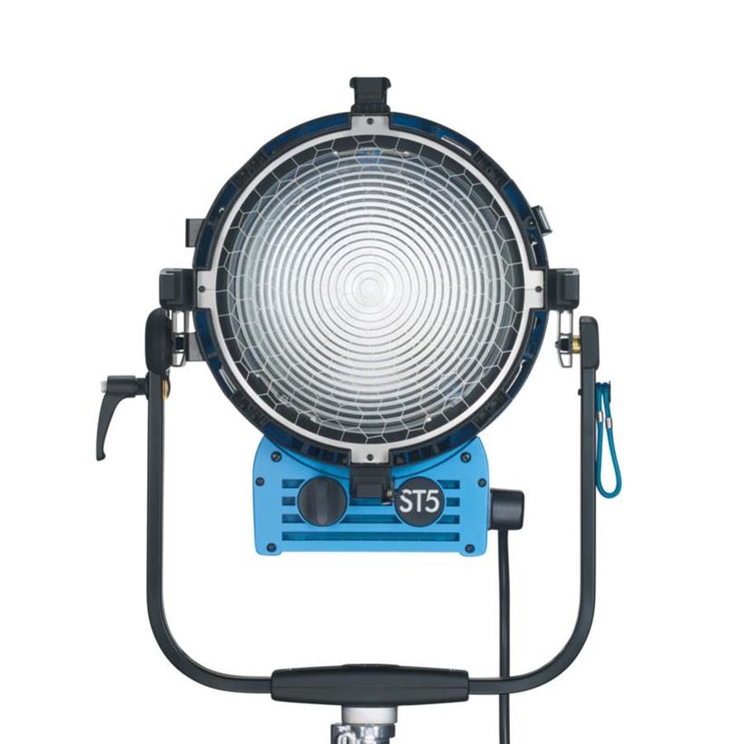 ARRI True Blue ST5, Studio, 5000W, MAN, blau/silber, ohne Stecker, Kabel 2m, 4-FT, FFR, 220-250V