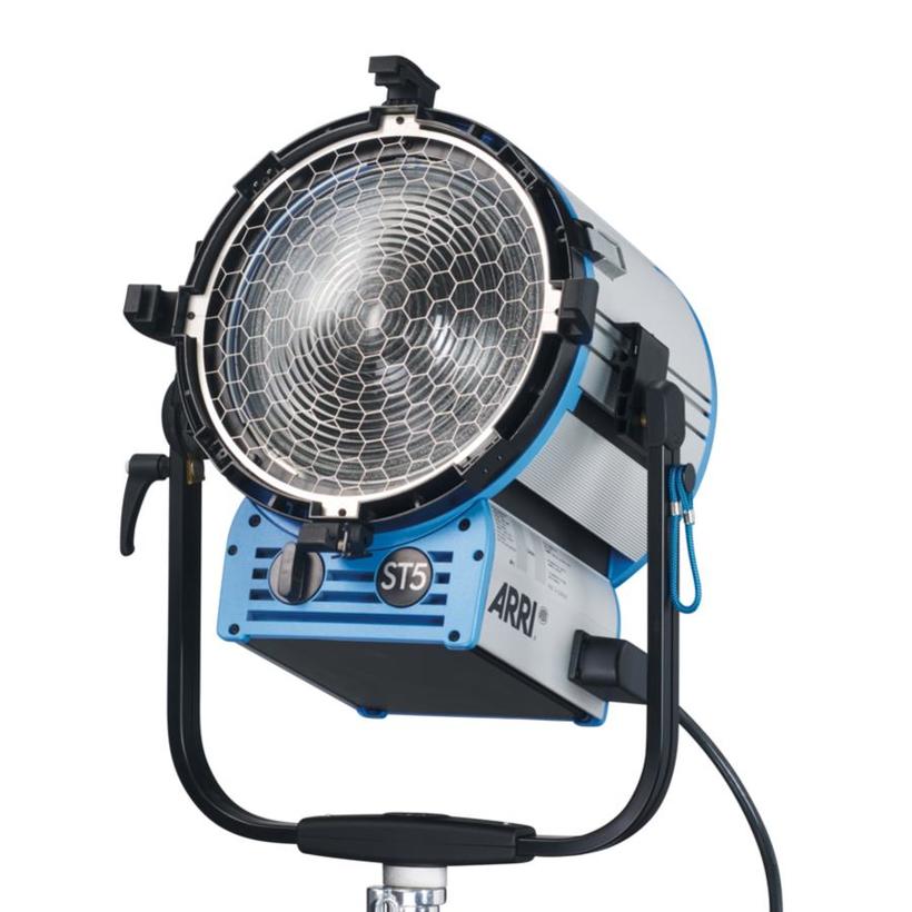 ARRI True Blue ST5, Studio, 5000W, MAN, blau/silber, ohne Stecker, Kabel 2m, 4-FT, FFR, 220-250V