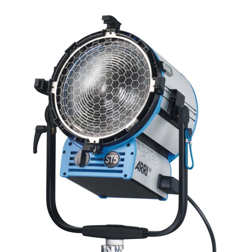 ARRI True Blue ST5, Studio, 5000W, MAN, blau/silber, ohne Stecker, Kabel 2m, 4-FT, FFR, 220-250V