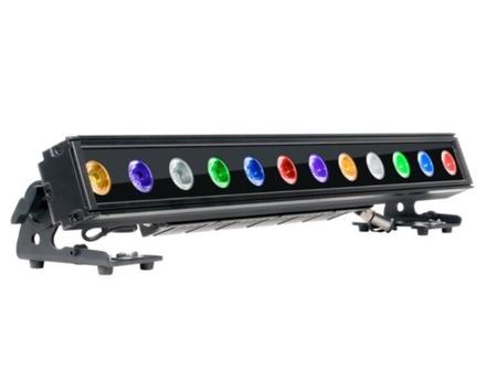 ELATION Sixbar 1000 IP, inkl. Frostfilter und Blendklappen 12x12 W RGBWAW + UV LEDs, 25° Zoom, IP65