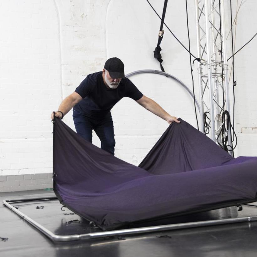 Manfrotto EzyFrame Vintage Aubergine, 2 x 2,3m Hintergrund im Vintage-Stil, Farbe: Aubergine, inkl. Rahmen und Tasche