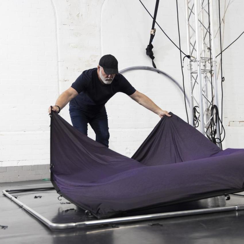 Manfrotto EzyFrame Vintage Aubergine, 2 x 2,3m Hintergrund im Vintage-Stil, Farbe: Aubergine, inkl. Rahmen und Tasche