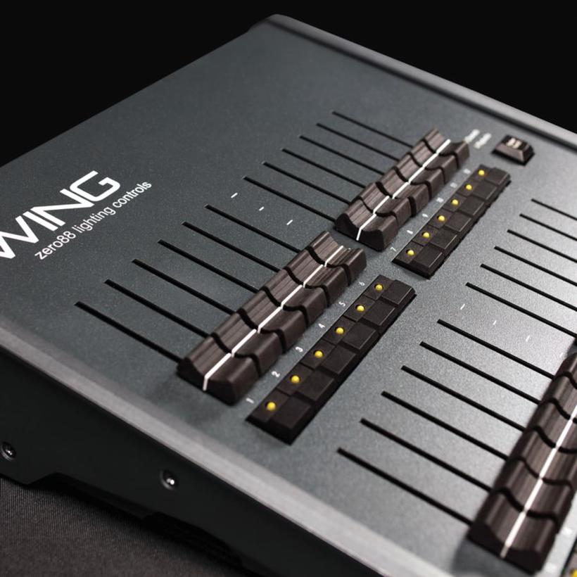 Zero88 ZerOS Wing (Fader-Erweiterung), 24 Fader/Tasten inkl. Wing Feet & Wing **NACHVOLGER: VL54109-124 **