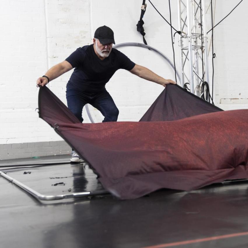 Manfrotto EzyFrame Vintage Crimson, 2 x 2,3m Hintegrund im Vintage-Stil, Farbe: Purpurrot, inkl. Rahmen und Tasche